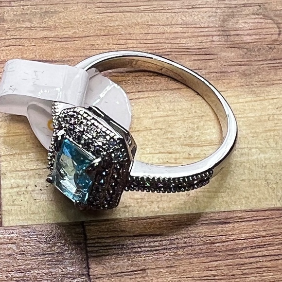 Ring Bomb Party Ring, size 7, aqua blue stone - Picture 2 of 4
